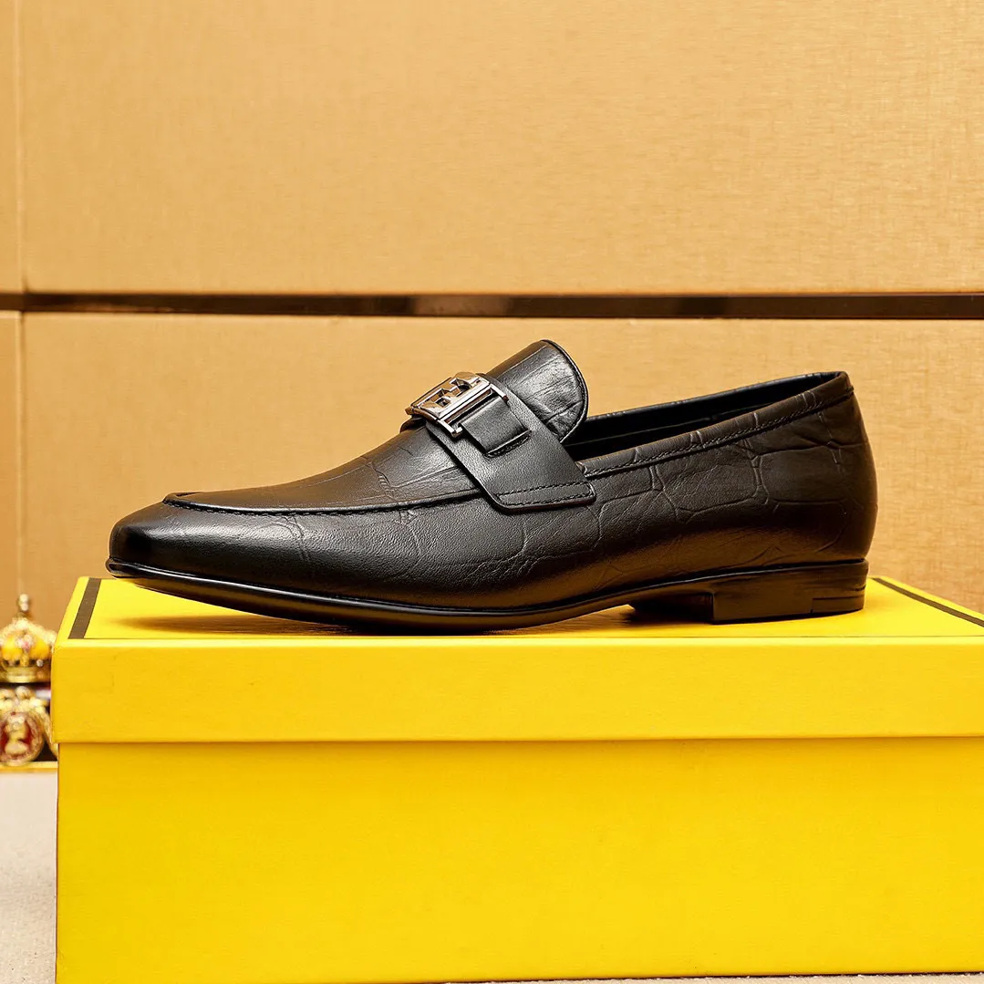 Men's shoes 💰442 💐 Product trademark: FENDI [Fendi] casual leather shoes Regular size: 38-44 (45🉑️customized) Product materials: Selected imported first-layer calfskin embossed upper + luxury hardware buckle, imported cowhide leather lining. Strong three-dimensional visual effect, rubber outsole Color: 1⃣️color optional